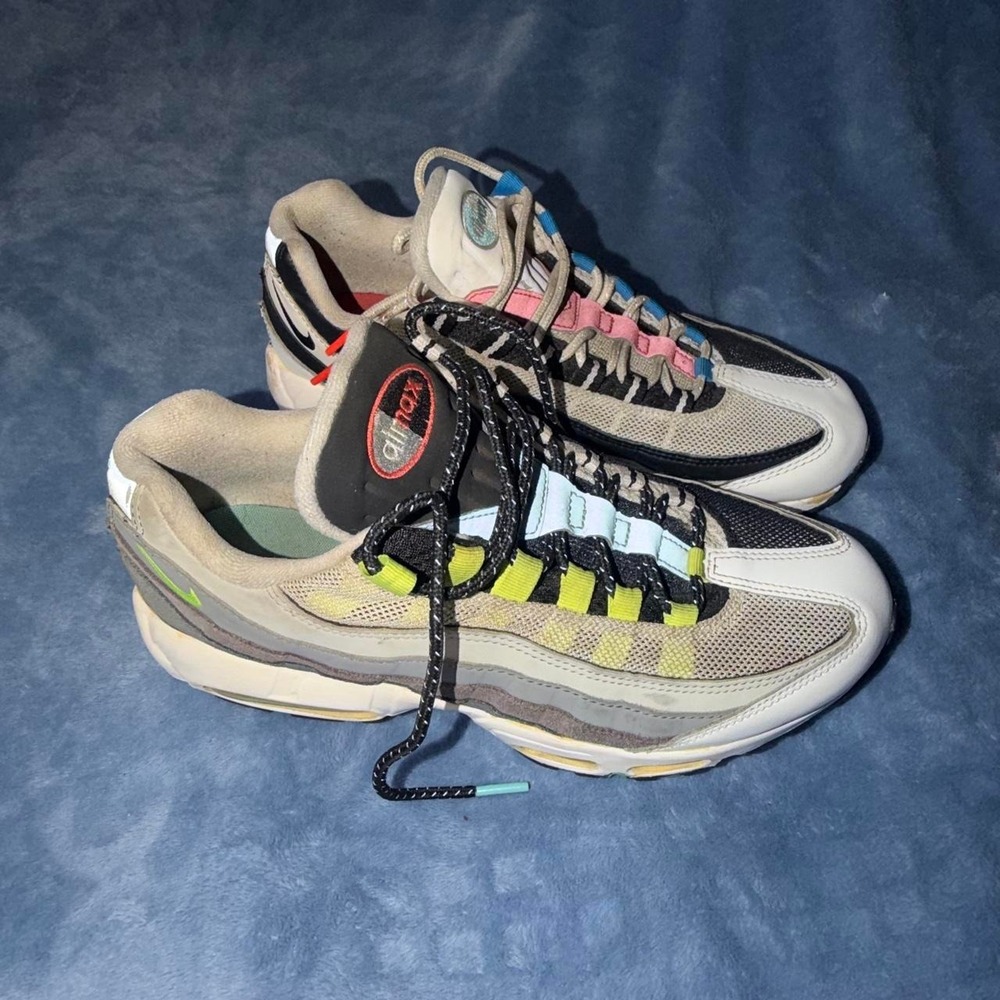 Nike Air Max 95 sneakers in multi & gray men size 8
